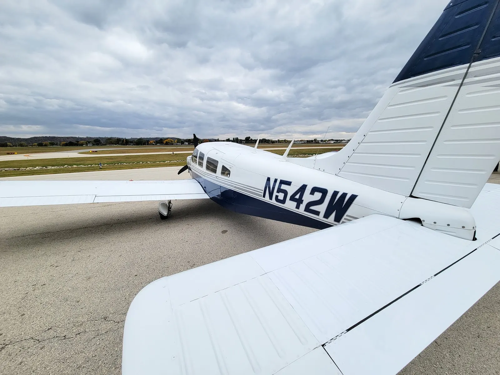 Tail and wing of N542W on the ramp